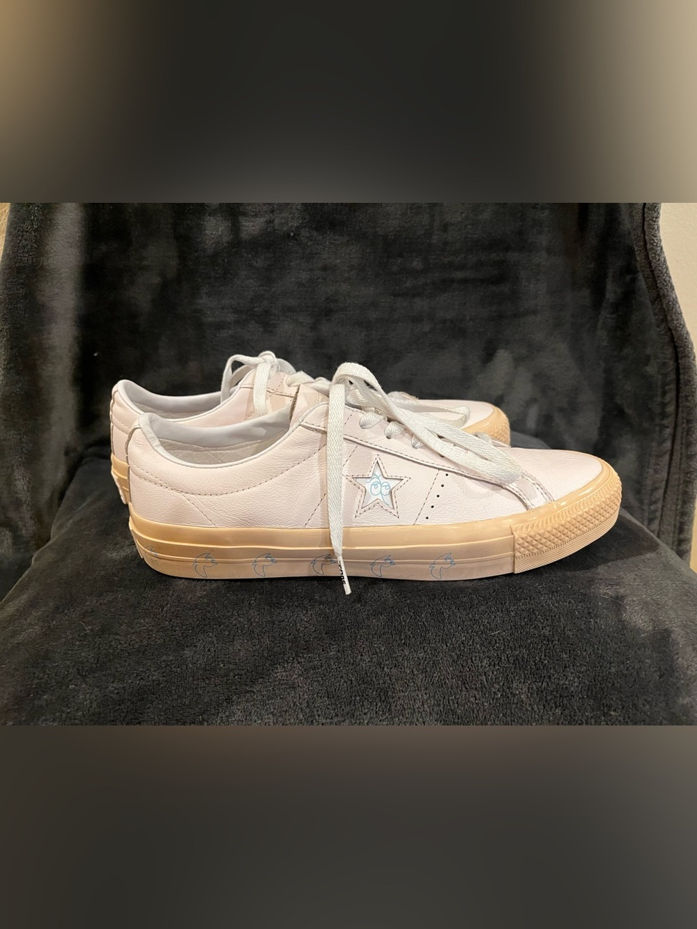 Converse One Star Pro Ox leather sneakers.  Star logo cutout. Cushioned. 10.5